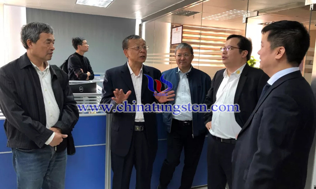 與會(huì)代表到東莞市數(shù)控刀具行業(yè)協(xié)會(huì)座談交流，並參觀國家模具產(chǎn)品品質(zhì)監(jiān)督檢驗(yàn)中心