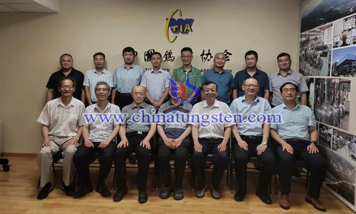 自然資源部劉連和一行到鎢協(xié)調研座談圖片