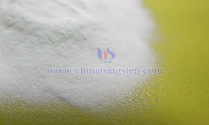 中鎢線(xiàn)上鉬酸銨圖片