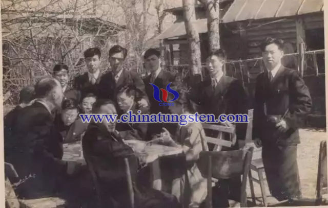 1956年，學員在蘇聯(lián)老師家做客