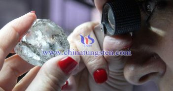 鉆石中發(fā)現(xiàn)新礦物戈爾德施密特石，稀土含量高